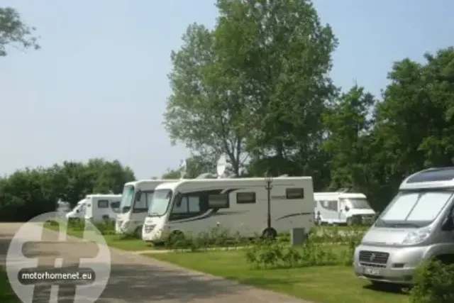 Kampeerautoterrein 'Kanaaloever Beernem'
