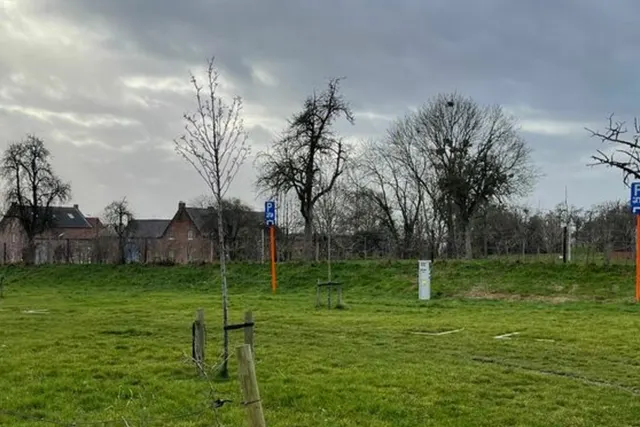 Grote-Spouwen: parking Blondeswinning