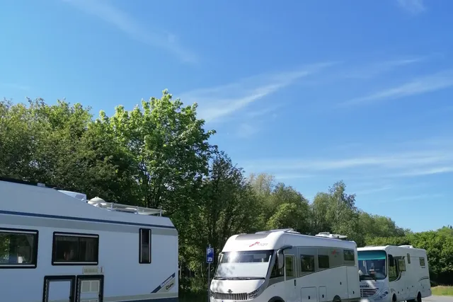Wohnmobilstellplatz am Singliser See